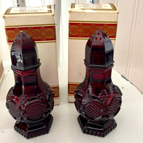 Avon 1876 Cape Cod Collection, Creamer Candle, Salt & Pepper/ Topaze Cologne. - Picture 5 of 8